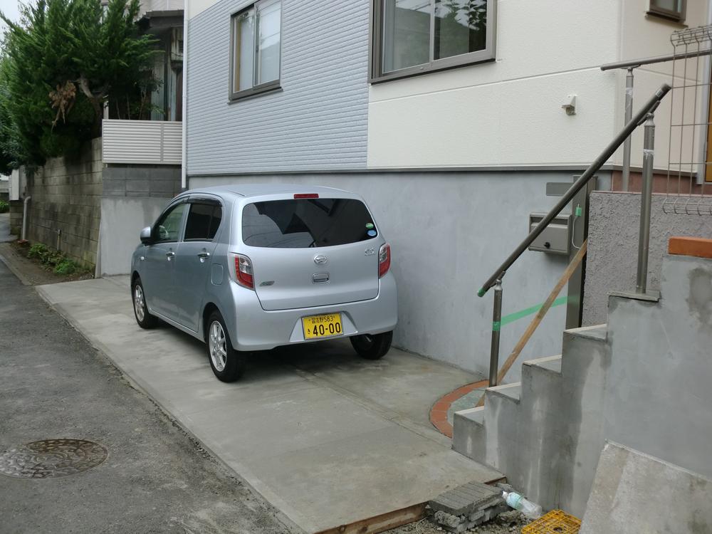 Local photos, including front road. Local (10 May 2013) Shooting