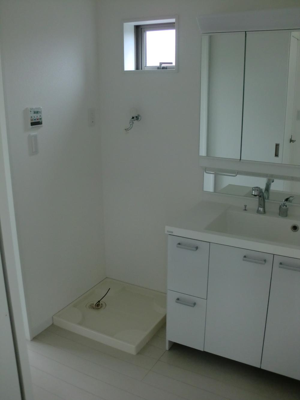 Wash basin, toilet. View from the site (October 2013) Shooting