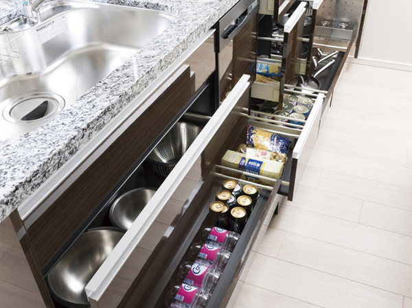 Kitchen.  [Soft-close function with slide storage] Easily taken out the things in the storage of kitchen, Organize easy to slide storage are available. Toshimaru quietly in a smooth motion, Software is with close function.  ※ Except part (model room JOL type)