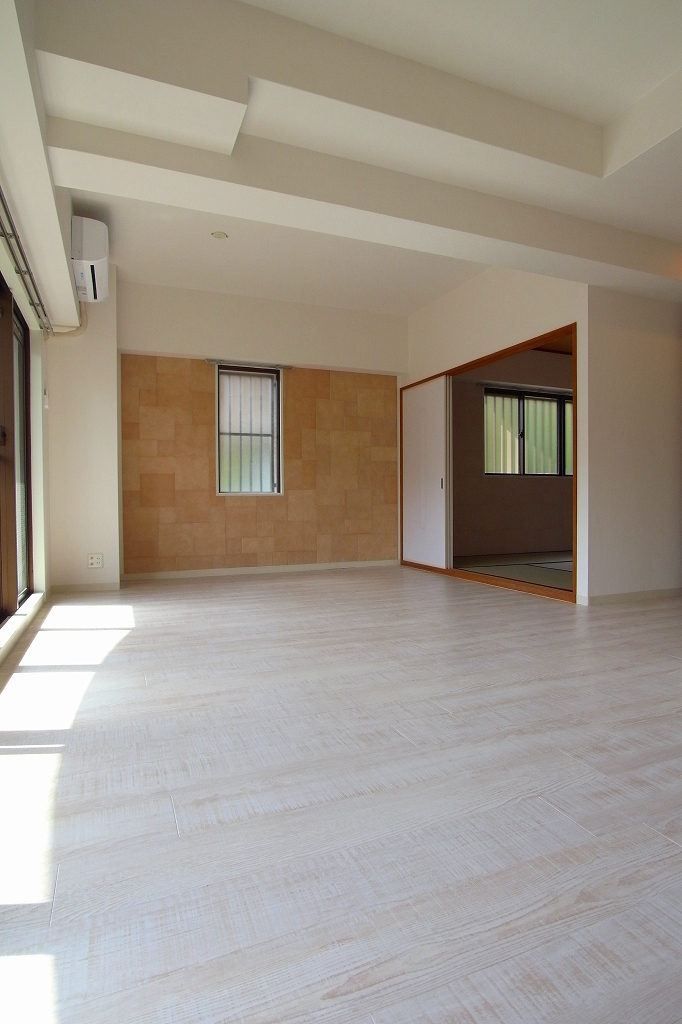 Living and room. I paste the stylish eco-carat to re-covering and the wall on the white floor. 