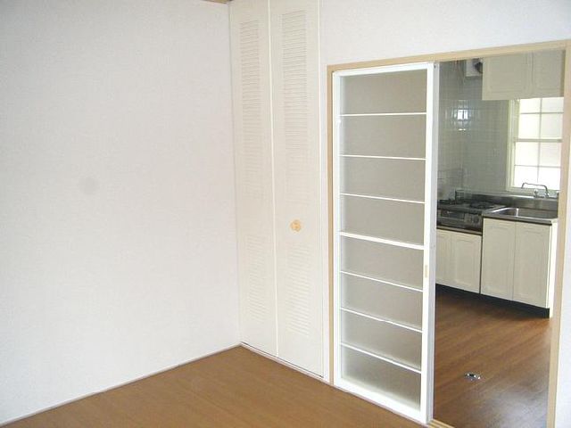 Living and room. There is a partition in the room and the kitchen ☆