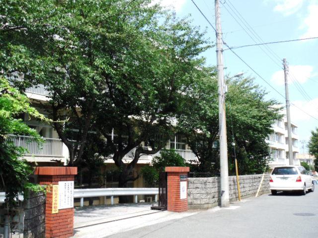 Primary school. 1080m to the Chiba Municipal Miyanogi Elementary School
