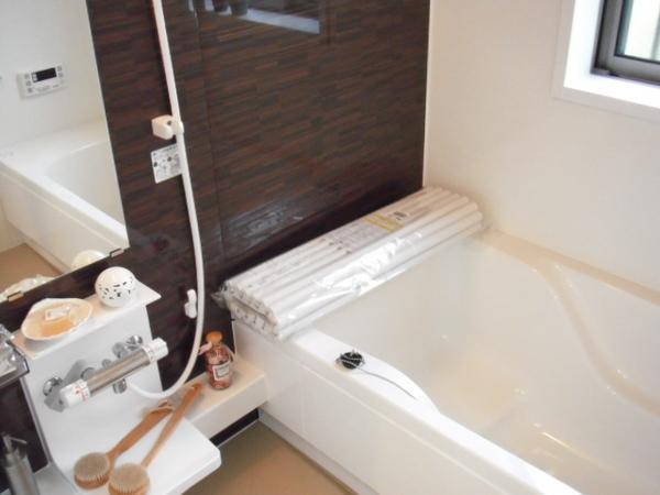 Same specifications photo (bathroom). Same specification bathroom photo