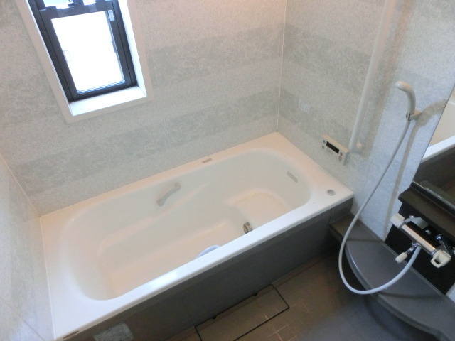 Bath. 1 square meters bathroom