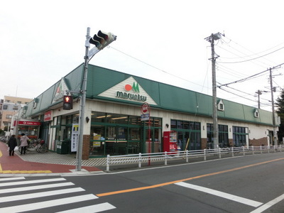 Supermarket. 200m to Maruetsu (super)