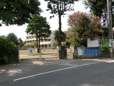 Primary school. Ensei up to elementary school (elementary school) 550m