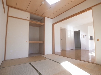 Living and room. Japanese-style, Handy also be a drawing-room of calm atmosphere.