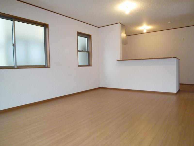 Same specifications photos (living).  ☆ Spacious 15 Pledge ~  ☆