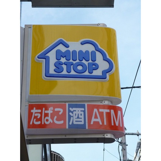 Convenience store. MINISTOP up (convenience store) 251m