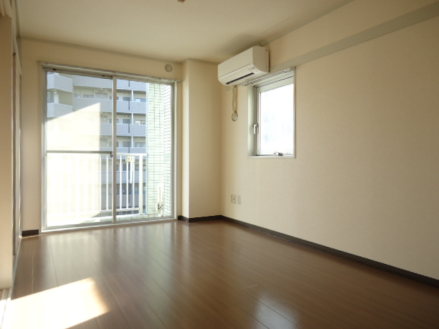 Other room space. Corner room ・ Because the two-sided lighting is bright rooms.