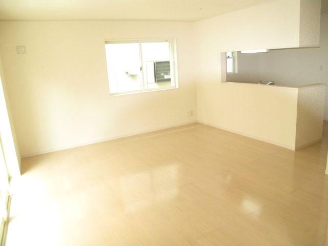 Same specifications photos (living). Living is spacious 19 Pledge.