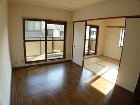 Living and room. Reference photograph. The side of the window of the Japanese-style room is the only corner room