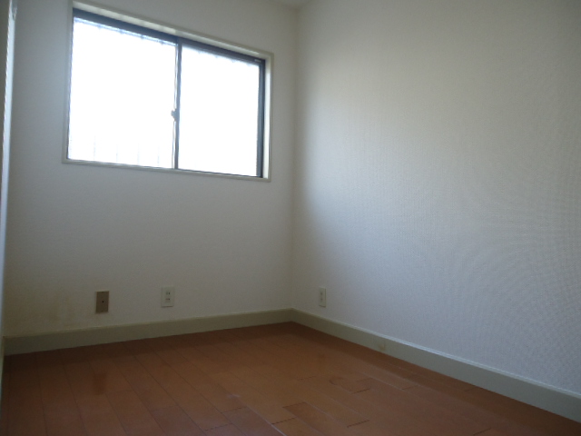Other room space. Service room study also, You can also use as a storage room.