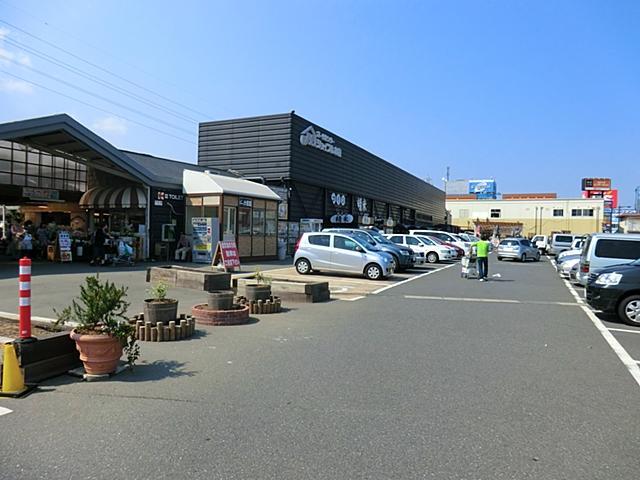 Shopping centre. 1380m to Joyful Honda