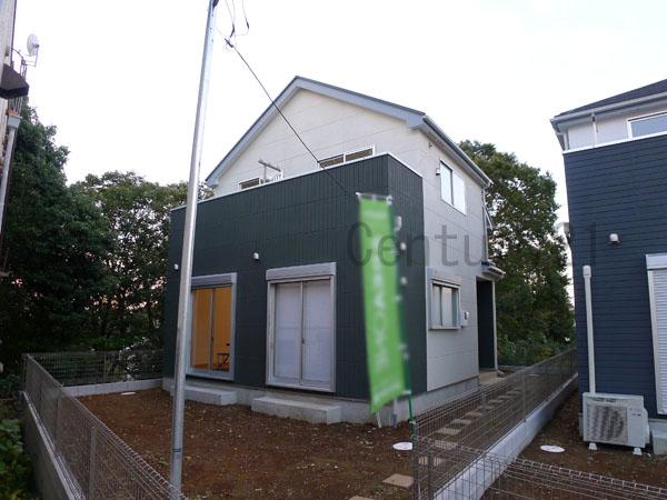 Local appearance photo. Building 2