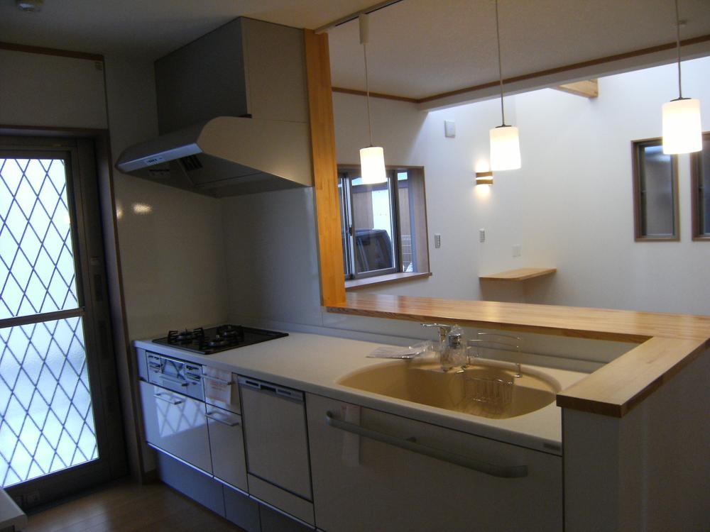 Kitchen. Easy-to-use design is also high system Kitchen (October 2013) Shooting