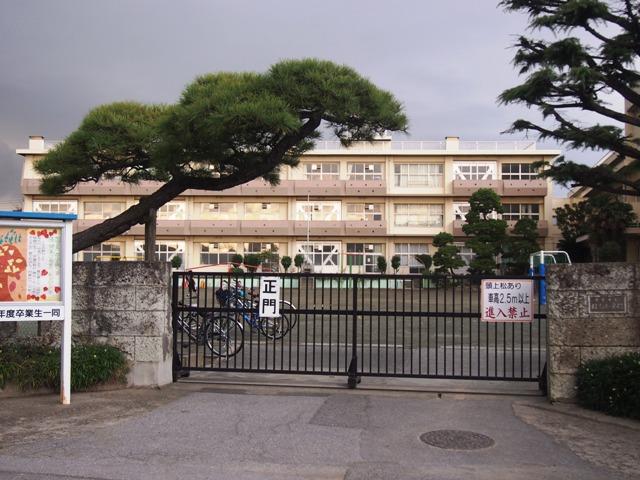 Primary school. Inage to elementary school 580m