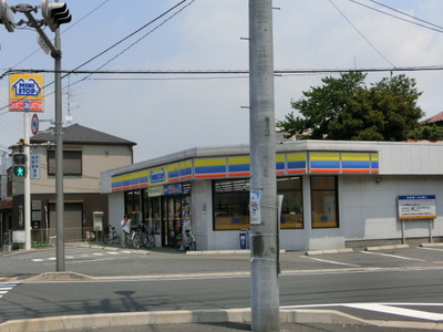 Convenience store. MINISTOP (convenience store) to 350m