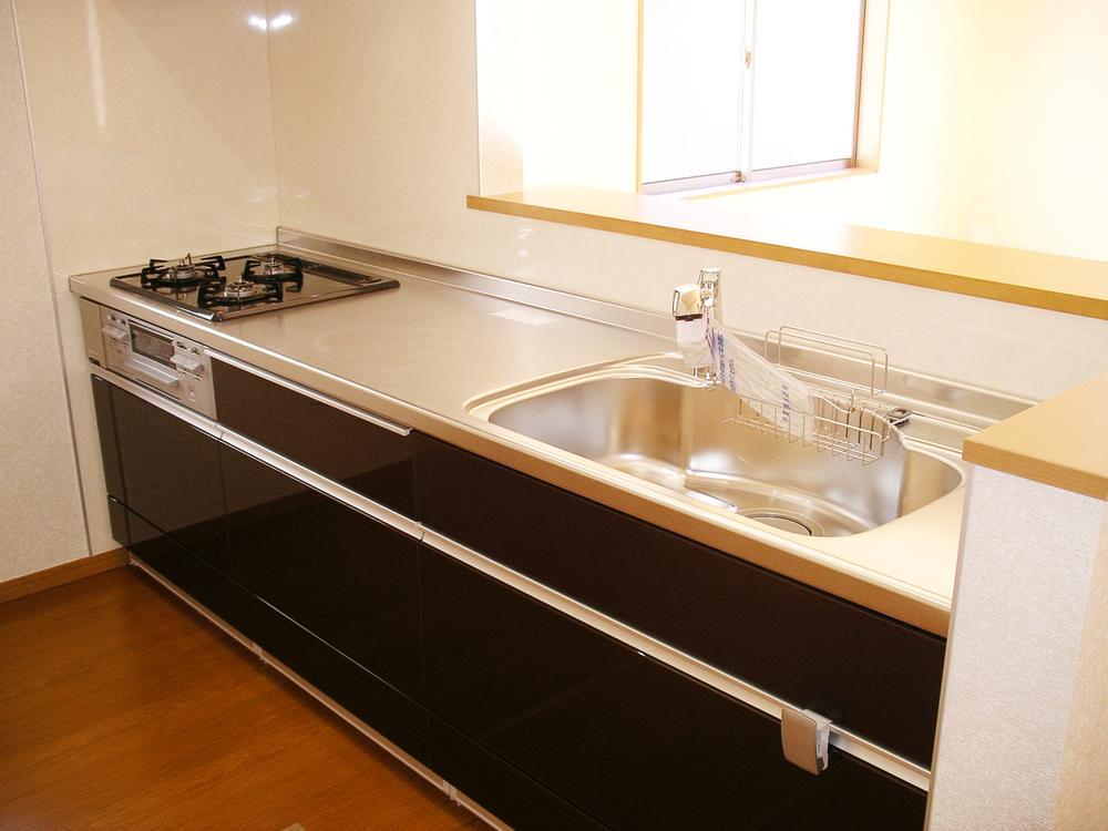 Kitchen. Local (10 May 2013) Shooting