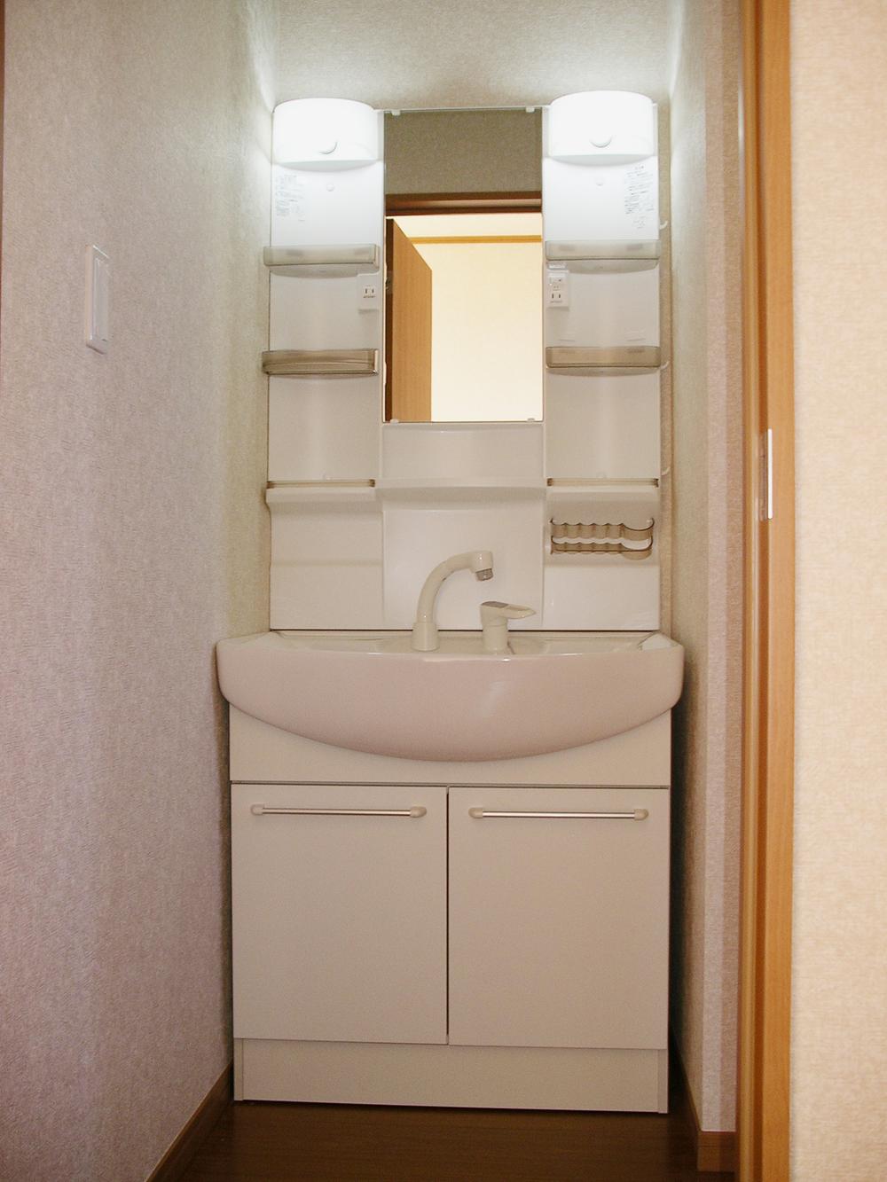 Wash basin, toilet. Local (10 May 2013) Shooting