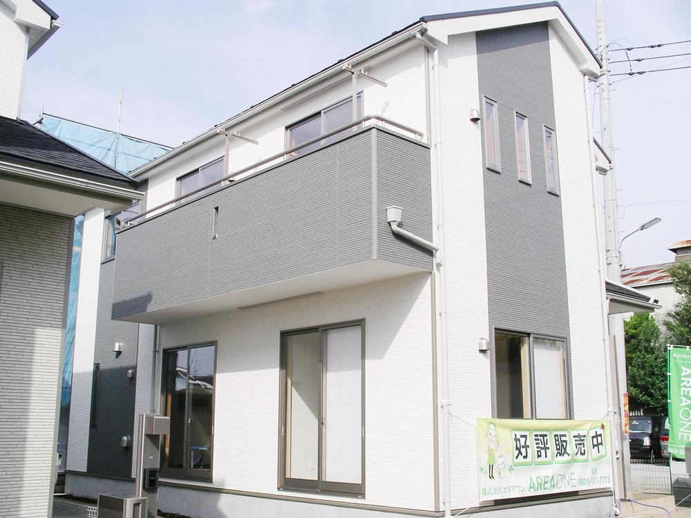 Local photos, including front road. 1 Building site (November 2013) Shooting