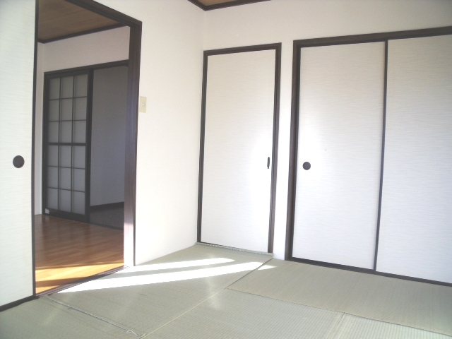 Other room space. Between Japanese-style room 6 Pledge + storage 1,5