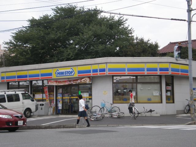 Convenience store. MINISTOP up (convenience store) 170m