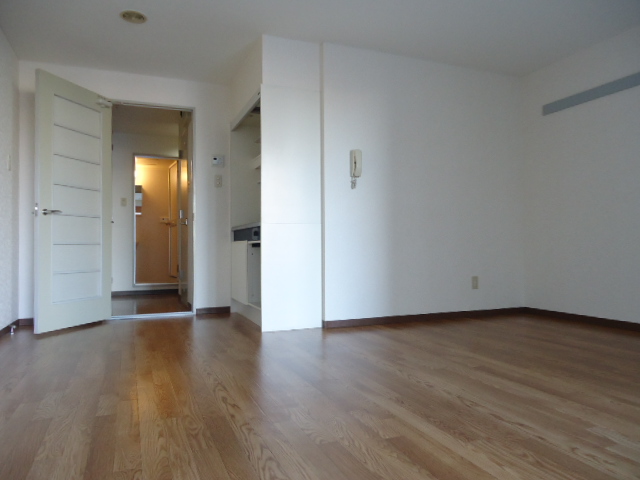 Living and room. 10.8 Pledge of spacious studio