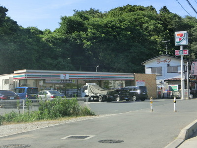 Convenience store. 290m to Seven-Eleven (convenience store)