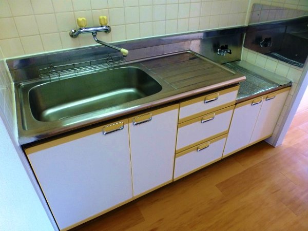 Kitchen. Sink even large kitchen