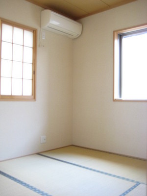 Living and room. Japanese-style room of calm atmosphere can be a multi-use of.