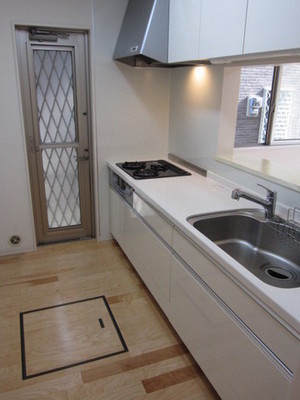 Kitchen. Back door is, It is useful, for example, out garbage.