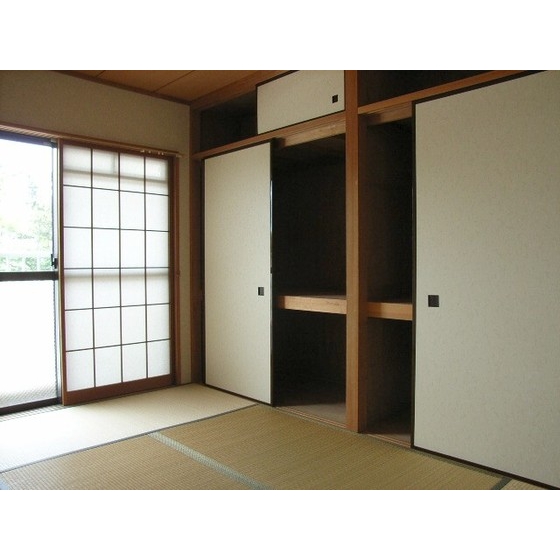 Living and room. Japanese-style room: plenty storage