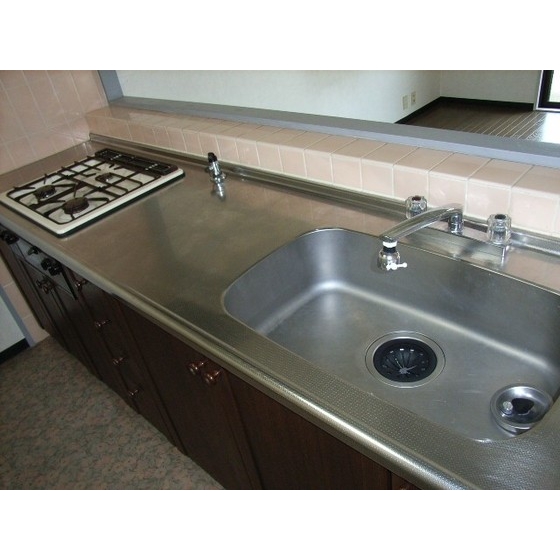 Kitchen. Grill & 3-neck with stove