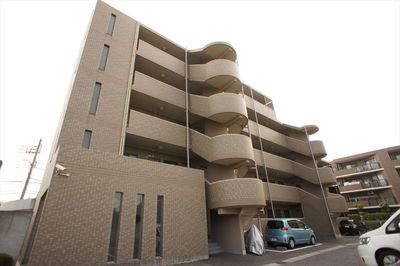 Building appearance. Parking side looks like. 
