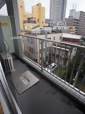 Balcony. Breadth of the balcony is your laundry Hoseru.