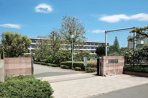 high school ・ College. As a high school in the prefecture leading boasts a history of 460m 100-odd years until Prefectural Chiba Girls High School, We have nurtured dignity some women who strive steadily to study and extracurricular activities.