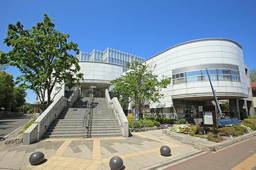 library. Inage library in the 820m a quiet residential area to the library. In addition to newspaper of general open access room ・ Magazine Corner, Local Library, Audiovisual Corner, There is a children room, The children room "room of the story" is also.
