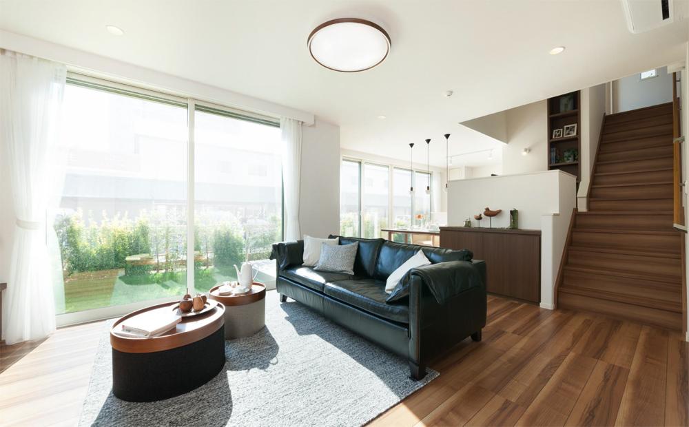 Living. Frontage 4m ・ "Wide & Haisasshi" of height 2.3m <living ・ Dining (2013 November shooting)>