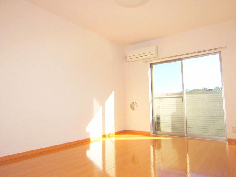 Living and room. Sunny beautiful Western-style ・ 7.4 Pledge of rooms spread