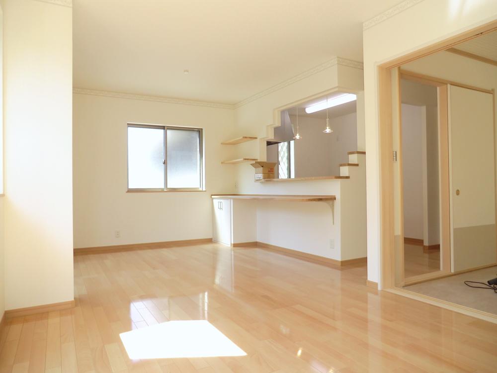 Same specifications photos (living). (C Building) same specification
