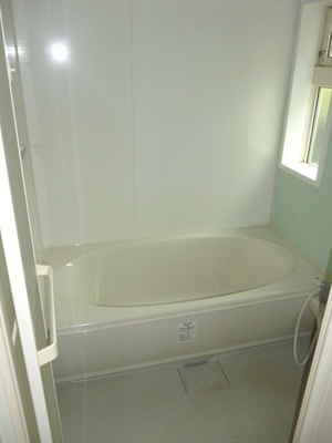 Bath. It is a big tub that comfortably relax. (Photo is the inverting type)