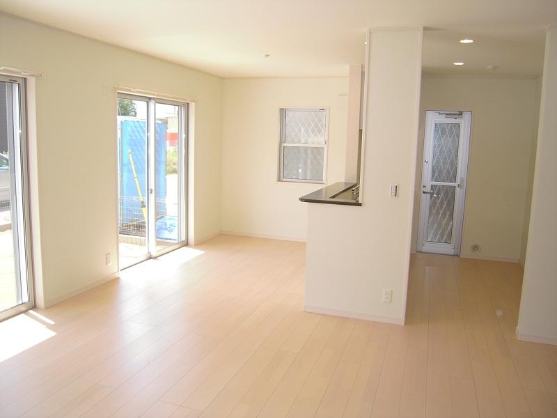 Same specifications photos (living)