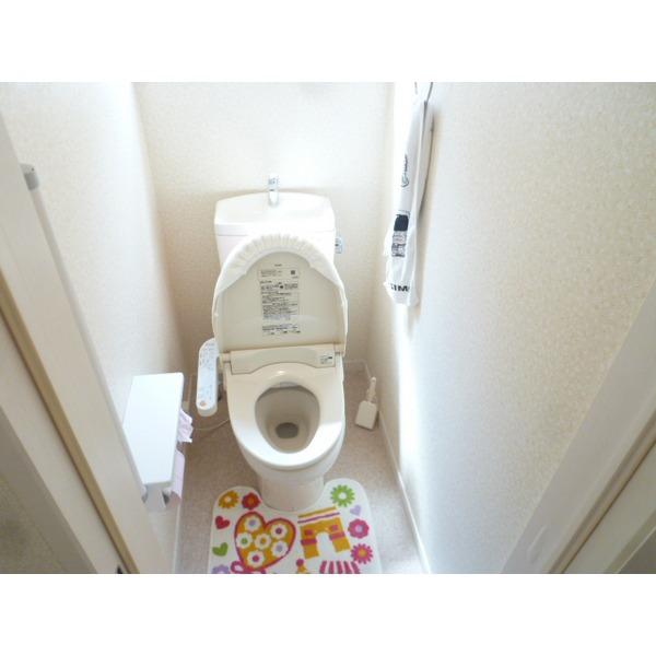 Toilet. 2F
