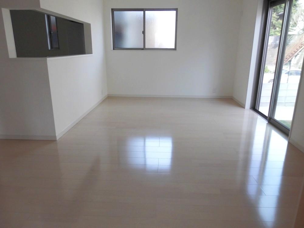 Same specifications photos (living)