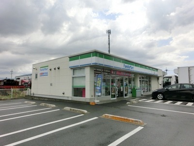 Convenience store. 250m to Family Mart (convenience store)