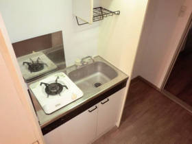 Kitchen. It comes with a gas stove ☆