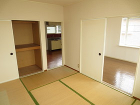 Living and room. Calm there is a Japanese-style room ~