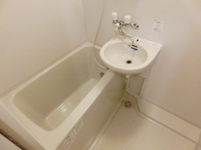 Bath. Tsui焚 bathroom