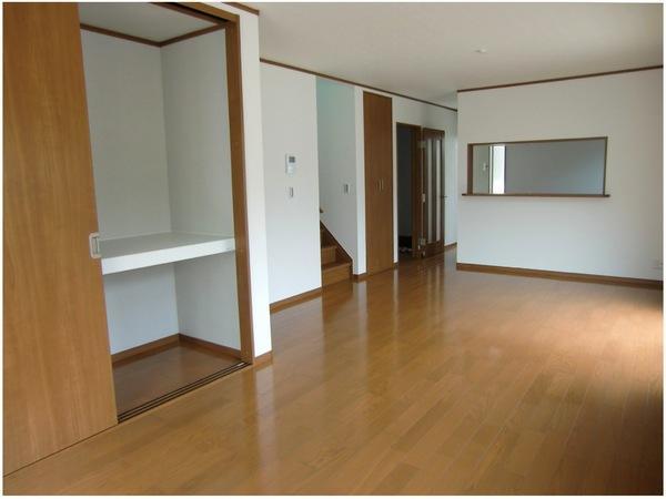 Living. Spacious of 19 quires living